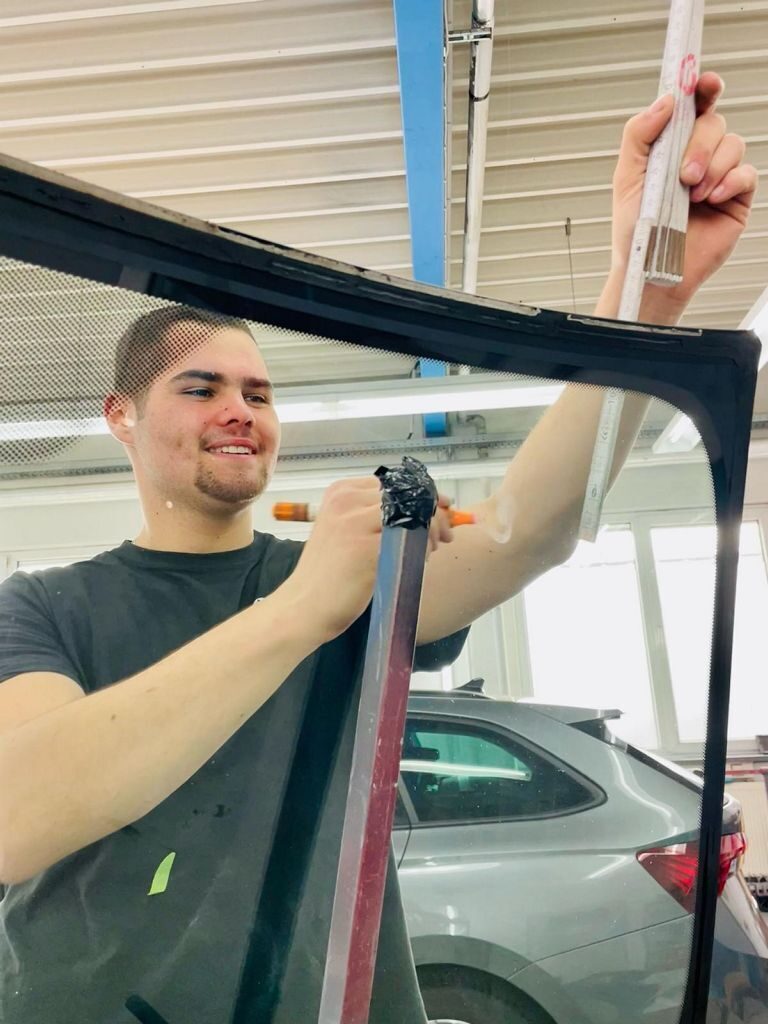 Scheibentausch bei LackPräsenz Fix Auto Cottbus